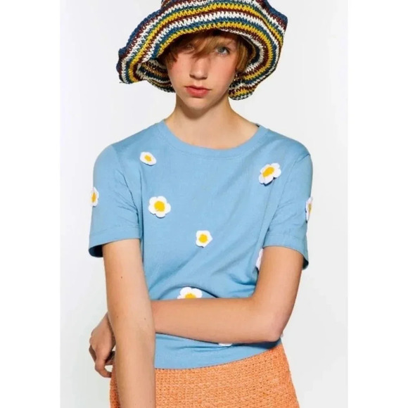 Zara Womens Short Sleeve Crew Neck Embroidered Daisy Flowers T Shirt Blue Sz M - Picture 1 of 12
